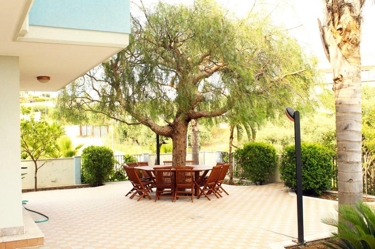Villa I Minnulareddi Giardini Naxos Eksteriør billede